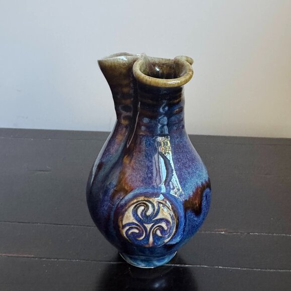 Irish Pottery Swirls Bud Flower Vase - Picture 1 of 9